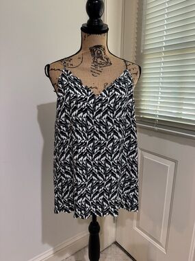 NWOT Halogen black & White Geometric Spaghetti-Strap Camisole size XL